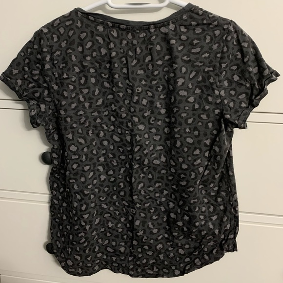 Old navy half sleeve grey tee - Picture 2 of 3